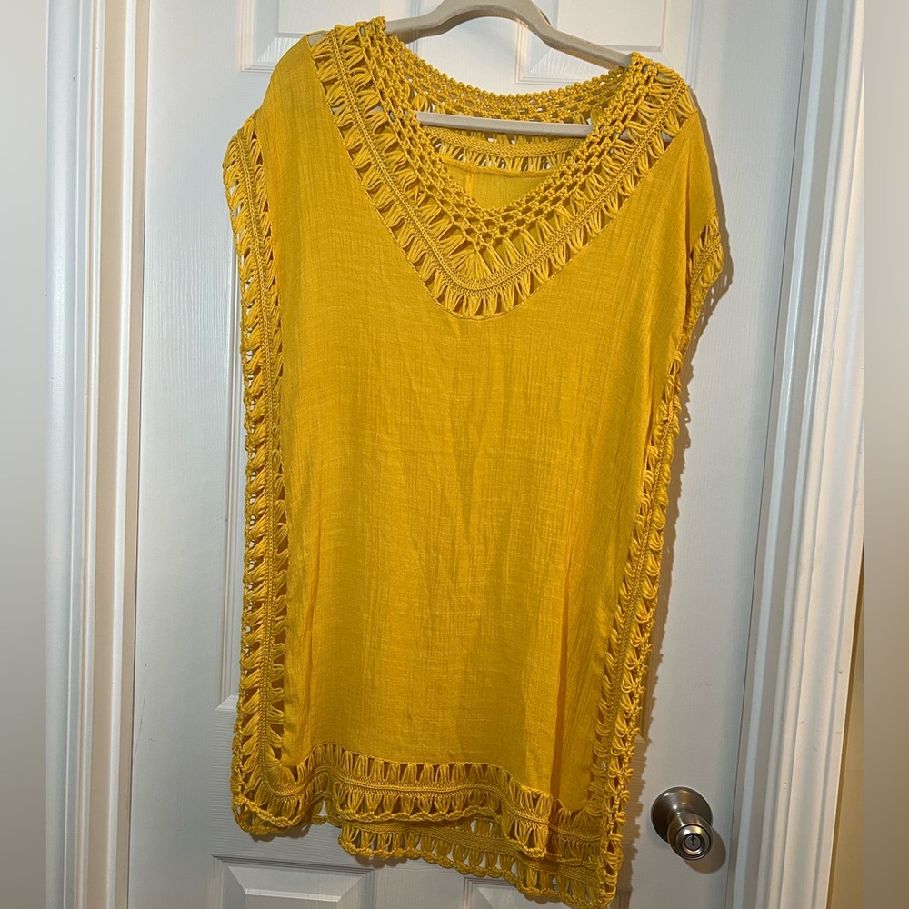 🌷Beautiful crochet detail coverup  one size